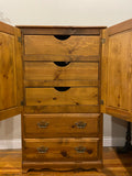 Petite armoire/dresser